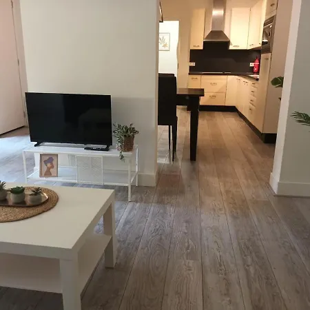 Cute Center Apartment